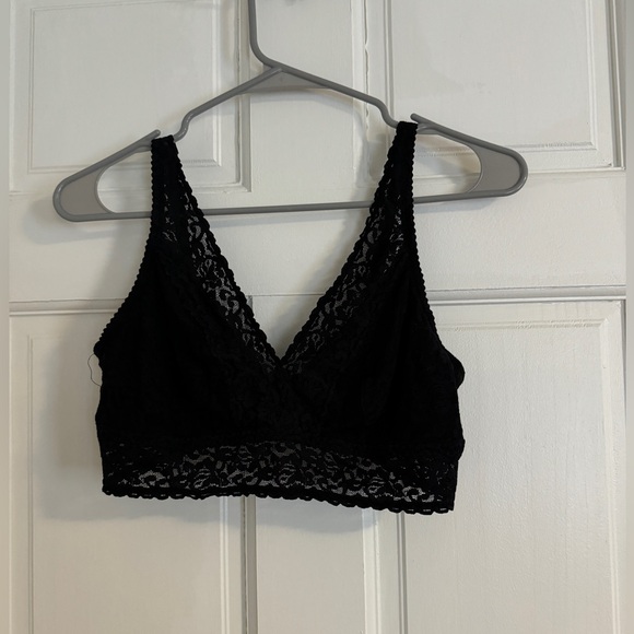 Set of two - unboxed, new Felina Ladies' Lace Bralette, 2-pack black and white - Picture 9 of 13